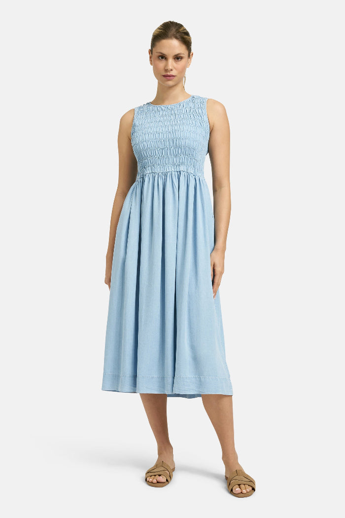 Smith & Soul Jeanskleid light denim, Oberteil gesmokt, angesetzter Rock, smock dress