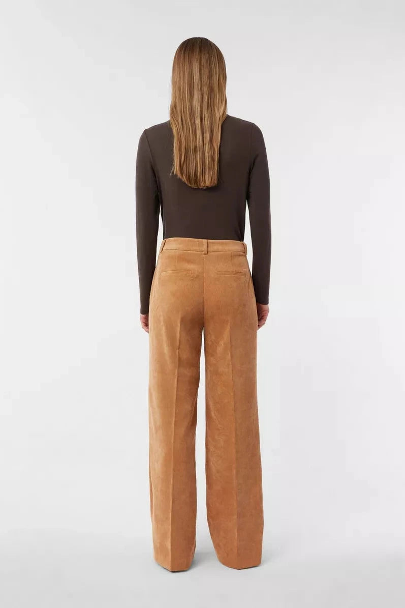 Comma Hose milk coffee