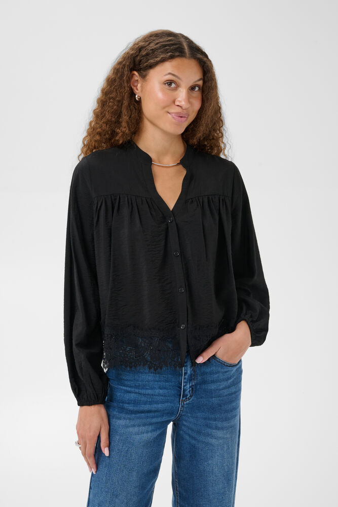 Kaffe Blusenshirt KAfine black deep, schwarz, unifarben, Shirt, Bluse, Spitz, Spitzensaum, Stehkragen, Tunikaausschnitt, Knopfleiste