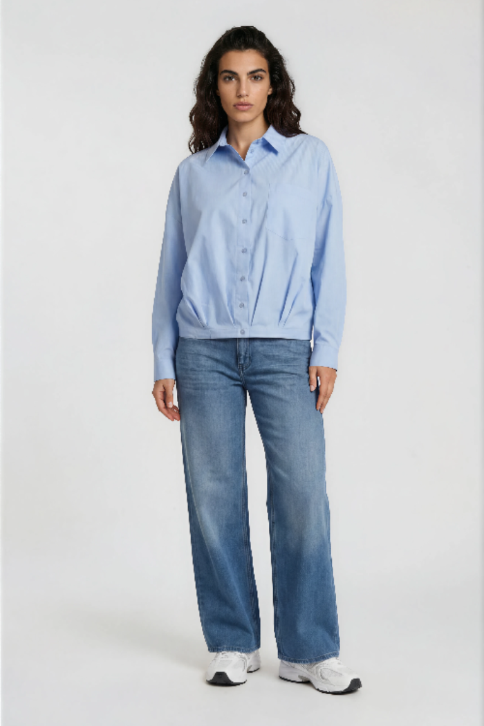 Milano Bluse gestreift light blue print, Kragen, Knopfleiste, Bund gerafft, feine Streifen