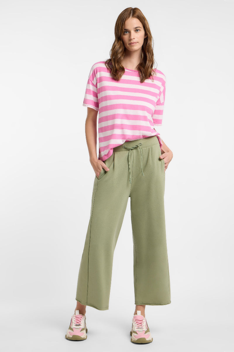 Elbsand Hose Neah green leaf, khaki grün, weites Bein, verkürzte Länge