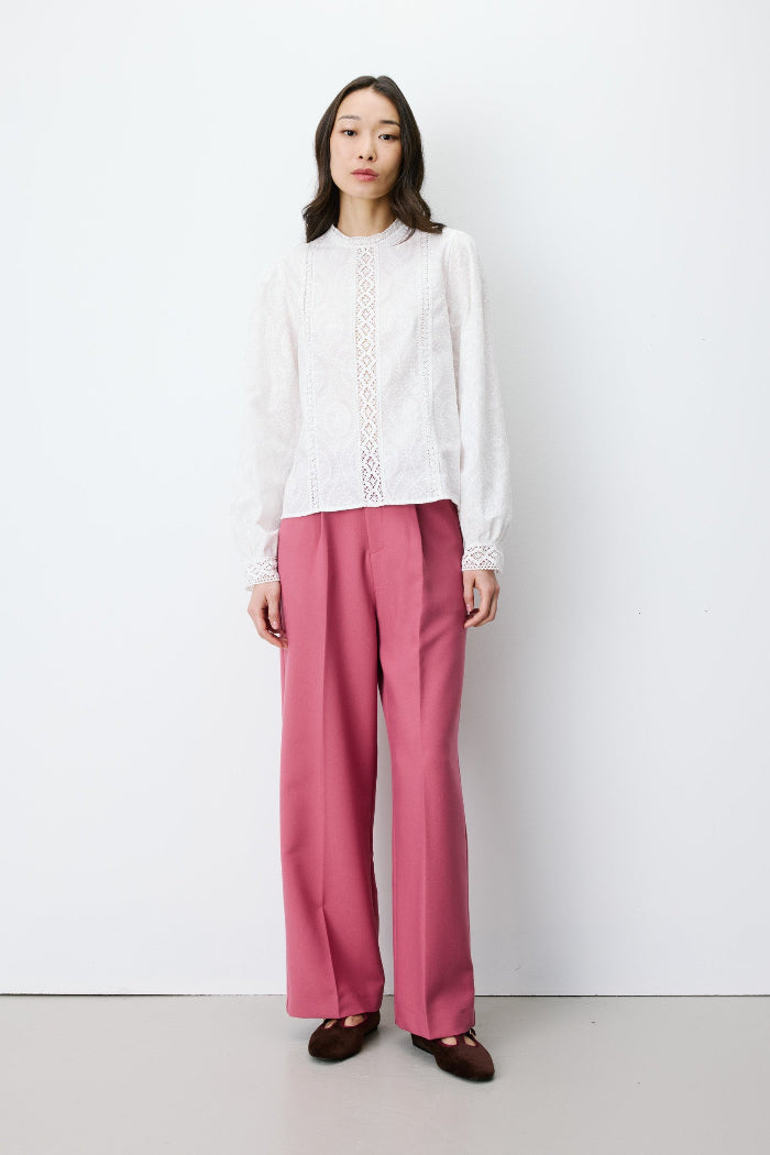 Grace & Mila Spitzenbluse Abigail ivoire/elfenbein, Bluse, mit Spitze, langärmlig, Rundhalsausschnitt, Baumwolle