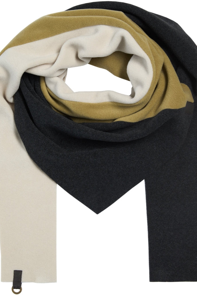 Henriette Steffensen Schal, Dreiecksform, dreifarbig, olive, soft black, kit