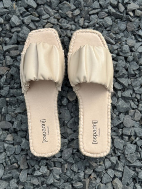 Espadrij Carree Ruffle beige, Glattleder, Leder, flach