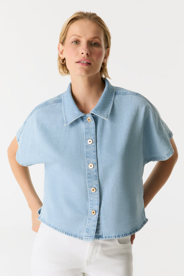 Cup of Joe Jeanshemd Jennifer light blue, kurzärmlig, Krgaen, Knopfleiste, relaxed fit