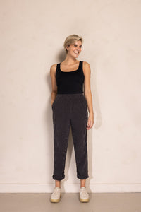 Zhrill Hose, Cordhose, Pia, anthrazit, grau, verkürzte Beinlänge, elastischer Bund