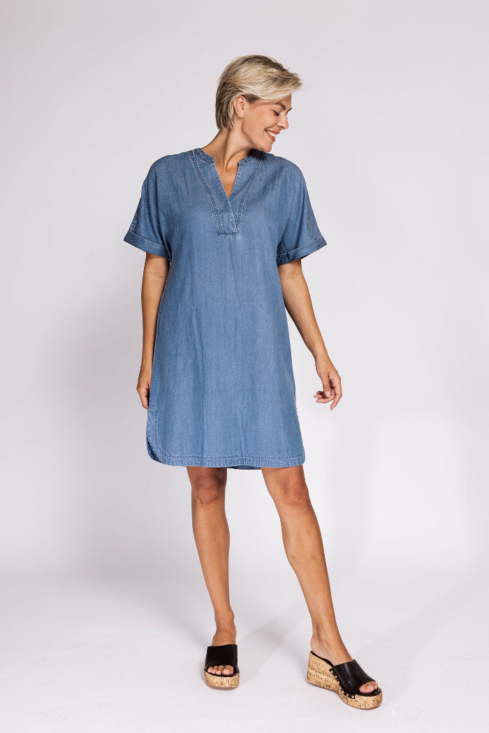 Zhrill Kleid Junia blau, jeansblau, Jeansoptik, knielang, kurzärmlig