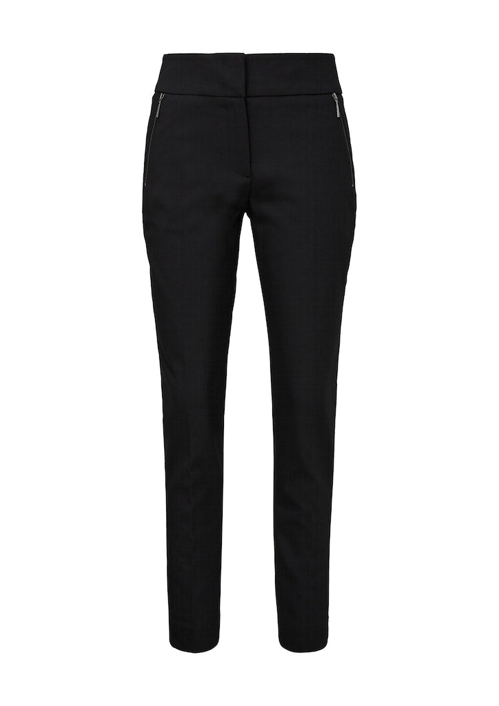 Schwarze Hose mit Bügelfalte